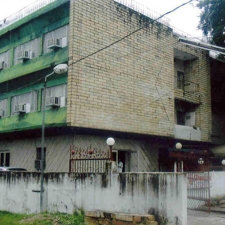 לקנאו Charans Guest House מראה חיצוני תמונה