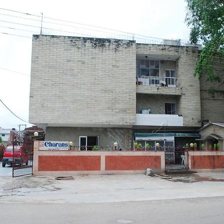 לקנאו Charans Guest House מראה חיצוני תמונה